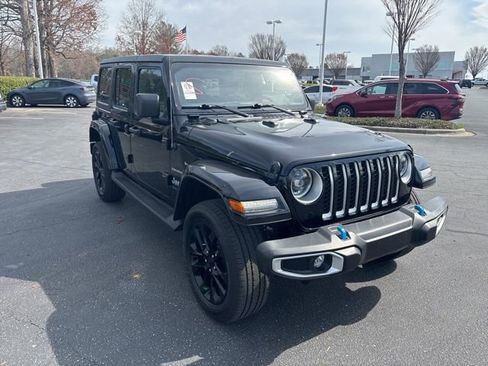 Used 2023 Jeep Wrangler Unlimited Sahara w/ Cold Weather Group image 3