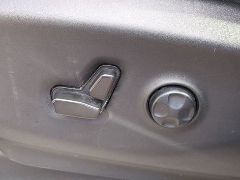 Used 2021 Chrysler Pacifica Touring-L image 19