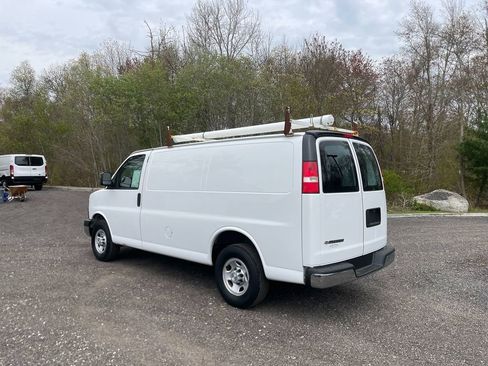 Used 2015 Chevrolet Express 2500 w/ Chrome Appearance Package RWD image 8