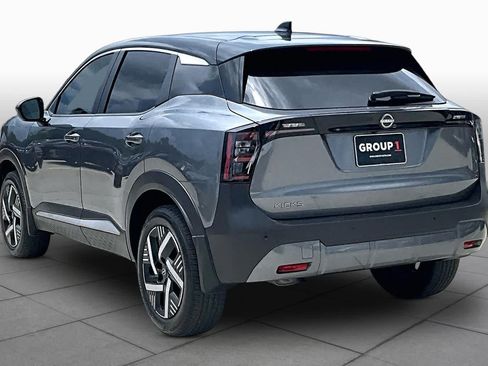 Used 2025 Nissan Kicks SV FWD image 11