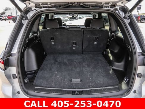 Used 2025 Jeep Grand Cherokee Laredo w/ Luxury Tech Group I AWD/4WD image 11