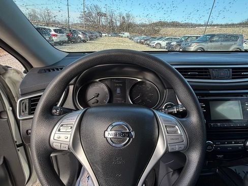 Used 2014 Nissan Rogue SV image 12