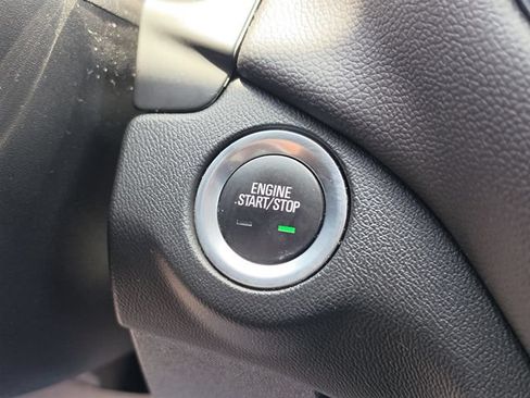 Used 2023 Chevrolet Equinox LT AWD/4WD image 32