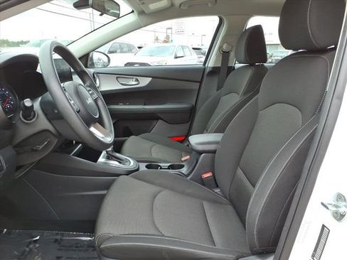 Used 2022 Kia Forte LXS image 5