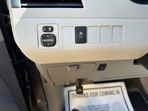 Used 2013 Toyota Sienna LE w/ Towing Pkg FWD image 16
