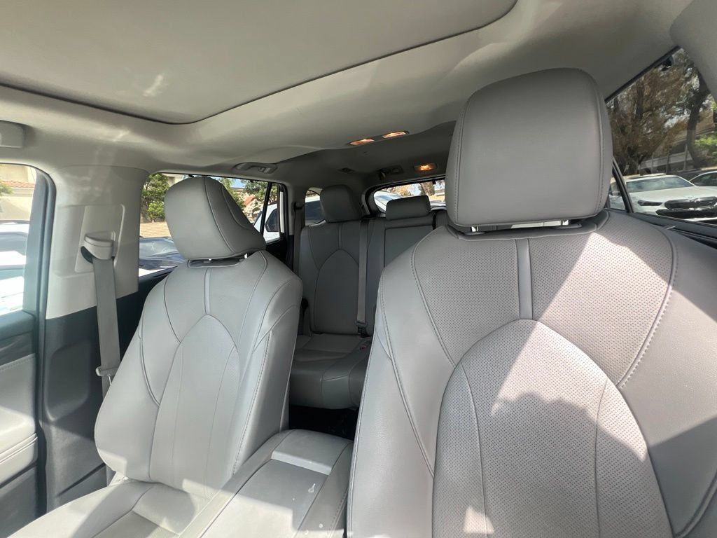 Used 2021 Toyota Highlander Limited FWD image 14