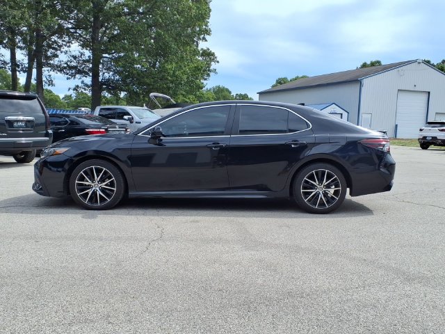 Used 2021 Toyota Camry SE FWD image 4