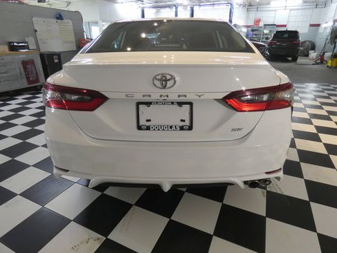 Used 2024 Toyota Camry SE image 5