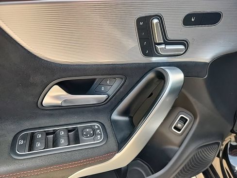 Used 2023 Mercedes-Benz CLA 250 4MATIC image 30