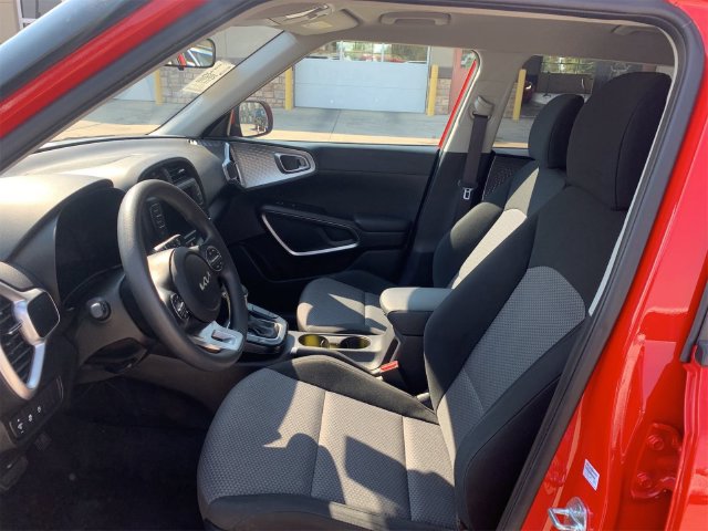 Used 2025 Kia Soul LX w/ LX Technology Package FWD image 15