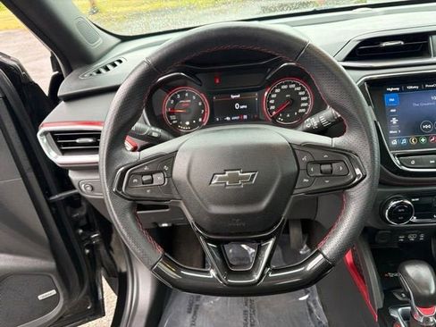 Used 2021 Chevrolet TrailBlazer RS w/ Sun and Liftgate Package AWD/4WD image 2