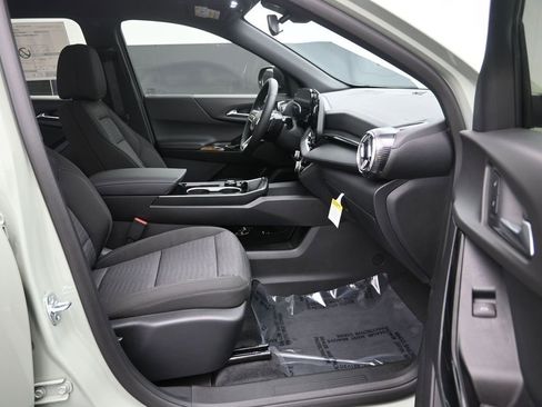 Used 2024 Jeep Wrangler Unlimited Sahara w/ Safety Group image 12