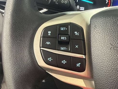 Used 2023 Ford Explorer XLT w/ Equipment Group 202A AWD/4WD image 19