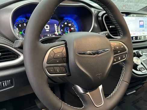 New 2026 Chrysler Pacifica Select image 16