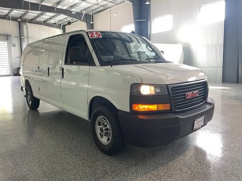 Used 2025 GMC Savana 3500 Extended RWD image 1
