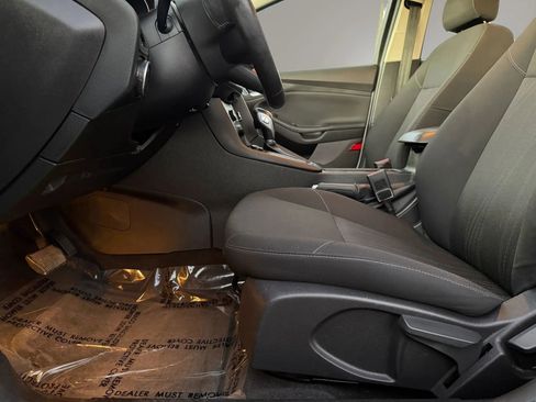 Used 2016 Ford Focus SE w/ SE Cold Weather Package image 17