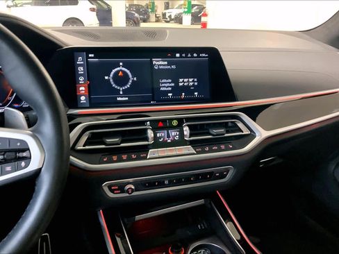 Used 2022 BMW X7 xDrive40i w/ M Sport Package image 7