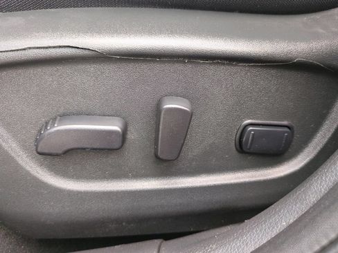 Certified 2018 Nissan Rogue SV FWD image 17