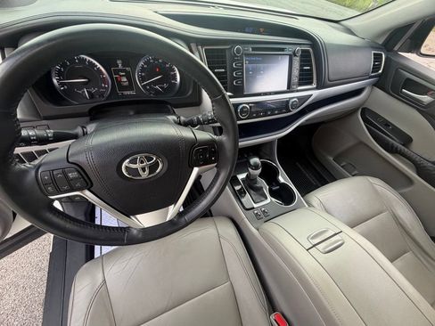 Used 2016 Toyota Highlander XLE AWD/4WD image 13