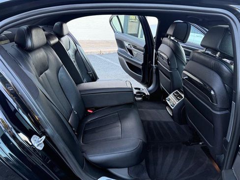 Used 2018 BMW 750i xDrive image 22