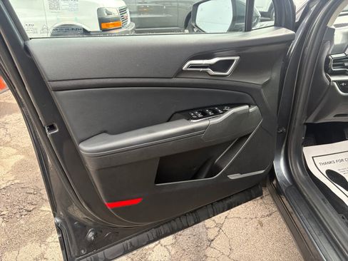 Used 2023 Kia Sportage EX AWD/4WD image 9