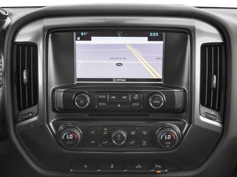 Used 2018 Chevrolet Silverado 1500 LT w/ LT Eassist Package AWD/4WD image 11
