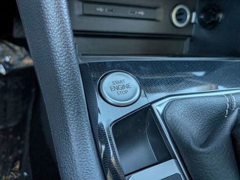 New 2026 Volkswagen Taos SE image 15