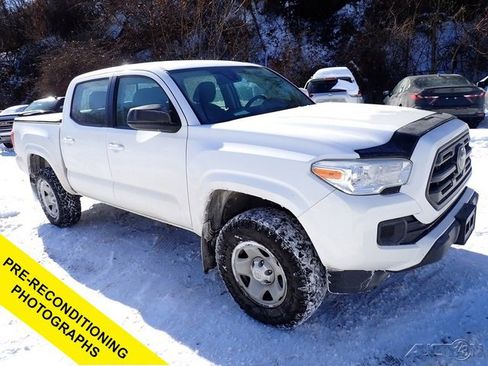 Used 2018 Toyota Tacoma SR image 1