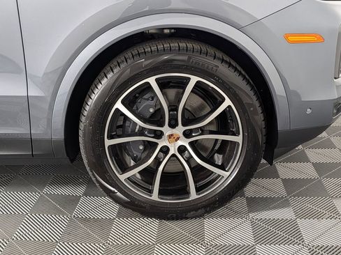New 2026 Porsche Cayenne Coupe AWD/4WD image 14