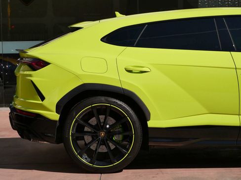 Used 2022 Lamborghini Urus AWD/4WD image 14