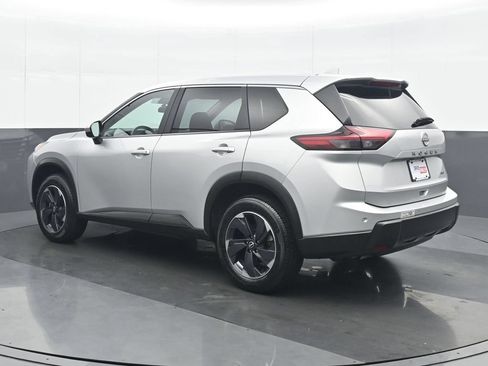 Used 2025 Nissan Rogue SV AWD/4WD image 4