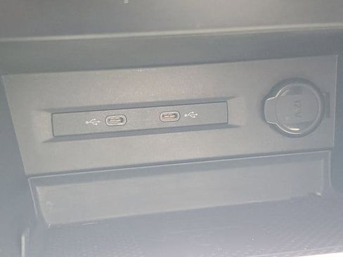 Certified 2022 Volkswagen Taos SE w/ Panoramic Sunroof Package FWD image 27
