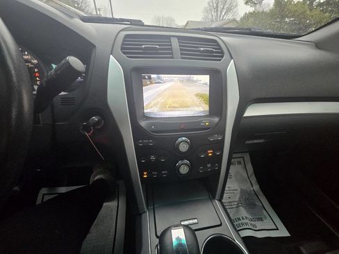 Used 2013 Ford Explorer XLT image 18