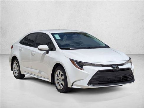 Certified 2025 Toyota Corolla LE FWD image 7