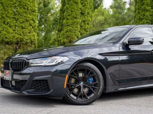 Used 2023 BMW 540i xDrive w/ M Sport Package AWD/4WD image 3