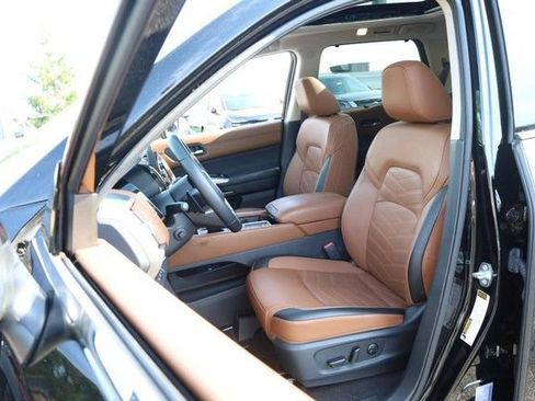 Certified 2025 Nissan Pathfinder Platinum FWD image 10