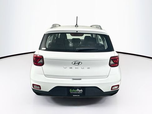 Used 2025 Hyundai Venue SEL FWD image 7