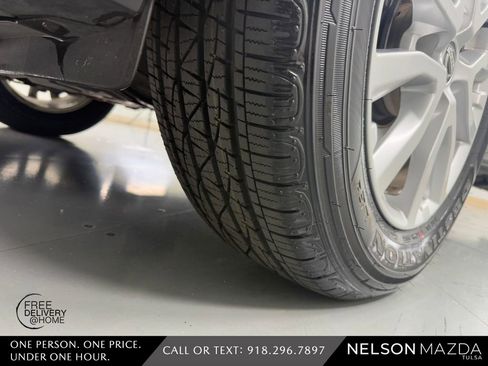 Used 2017 Nissan Rogue SV w/ Sun & Sound Touring Package image 10