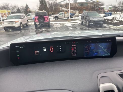 Used 2025 Ford Expedition Active image 22