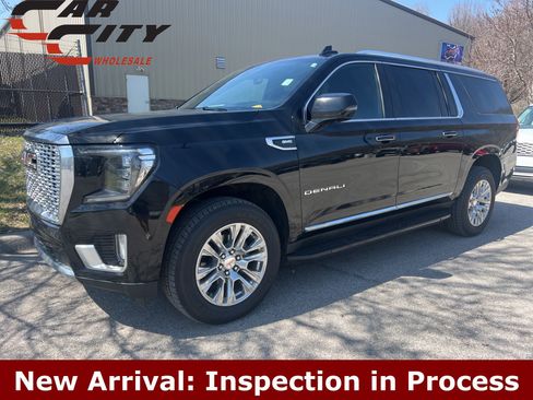 Used 2022 GMC Yukon XL Denali image 1