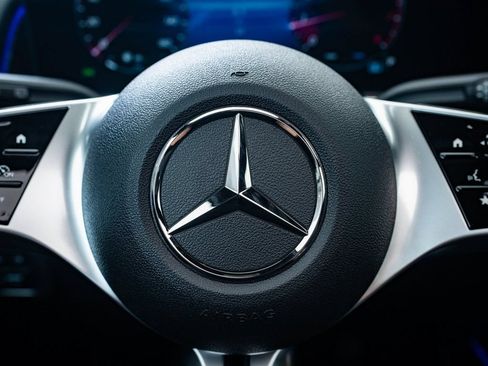 Used 2026 Mercedes-Benz GLB 250 4MATIC image 27