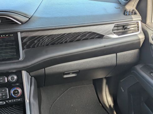 Used 2024 GMC Yukon XL Denali w/ Advanced Technology Package image 18