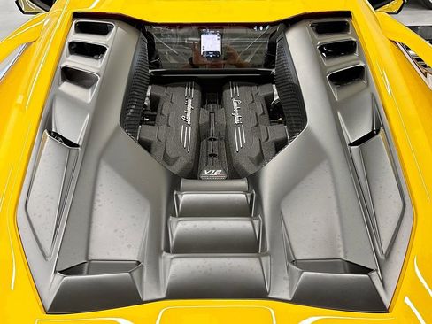 Used 2025 Lamborghini Revuelto Coupe image 19