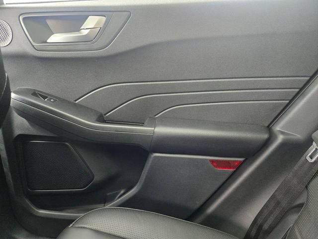 Used 2025 Ford Escape SE w/ PHEV Premium Package FWD image 6