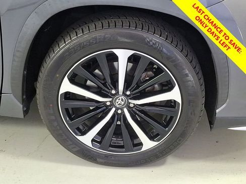 Certified 2021 Toyota Highlander XSE AWD/4WD image 9