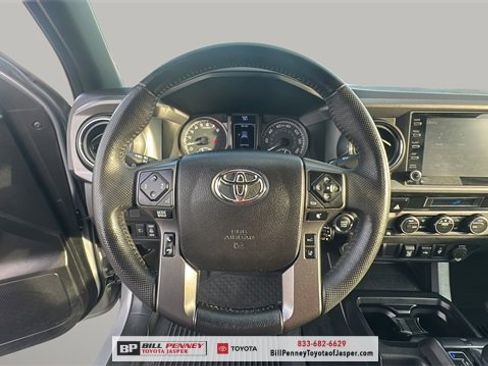 Used 2021 Toyota Tacoma TRD Sport image 17