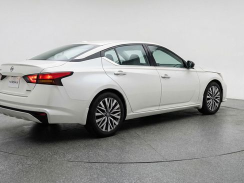 Used 2025 Nissan Altima 2.5 SV FWD image 9