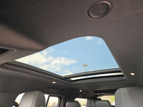 Used 2024 Land Rover Defender 130 X-Dynamic SE image 10