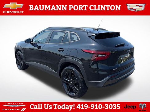 Used 2025 Chevrolet Trax ACTIV w/ Sunroof Package FWD image 5