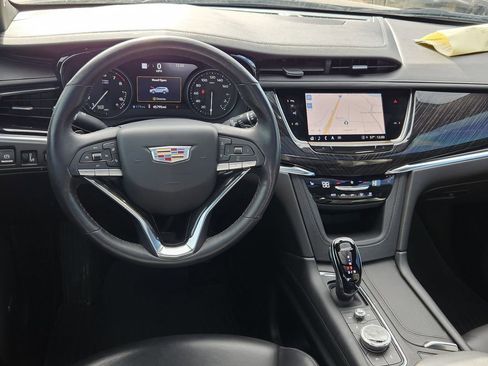 Used 2022 Cadillac XT6 Premium Luxury w/ Technology Package image 9